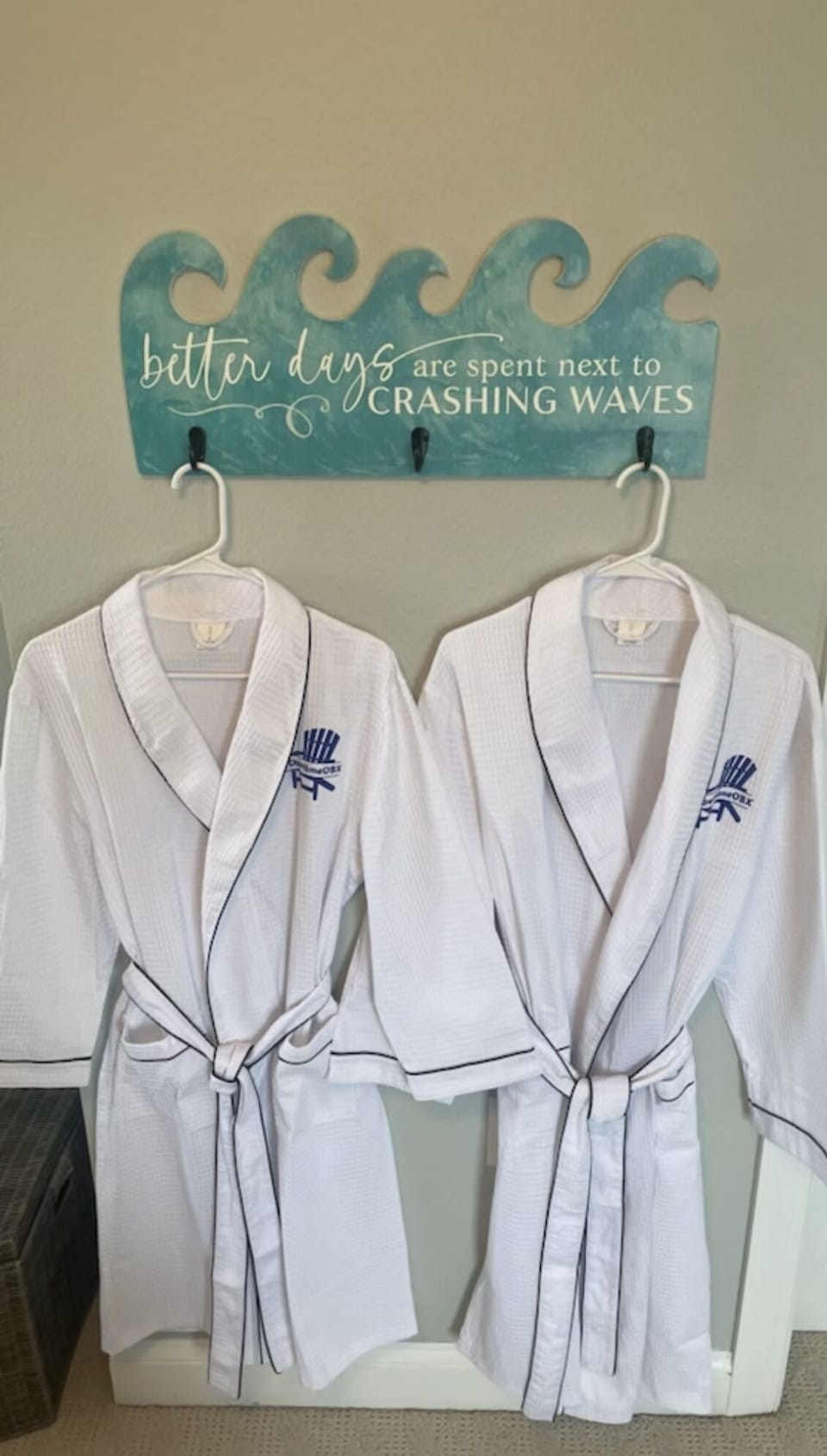 2 bathrobes per bedroom included