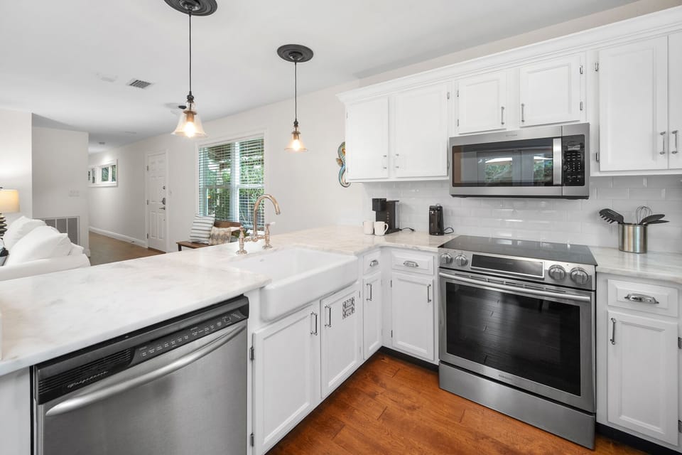 🍳 Fully Equipped Gourmet Kitchen