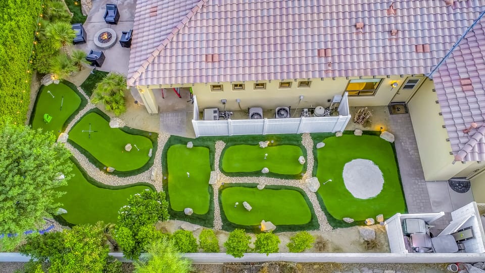 The owner of "Hollowood " made use of every square foot on the lot