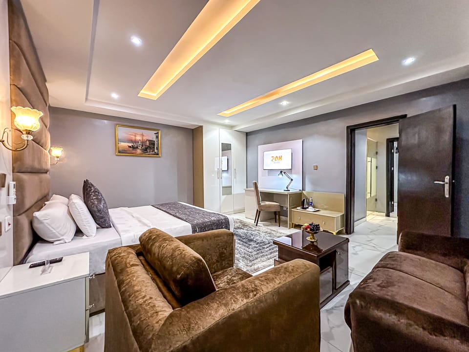 Suite (Diplomatic) | Premium bedding, in-room safe, individually decorated