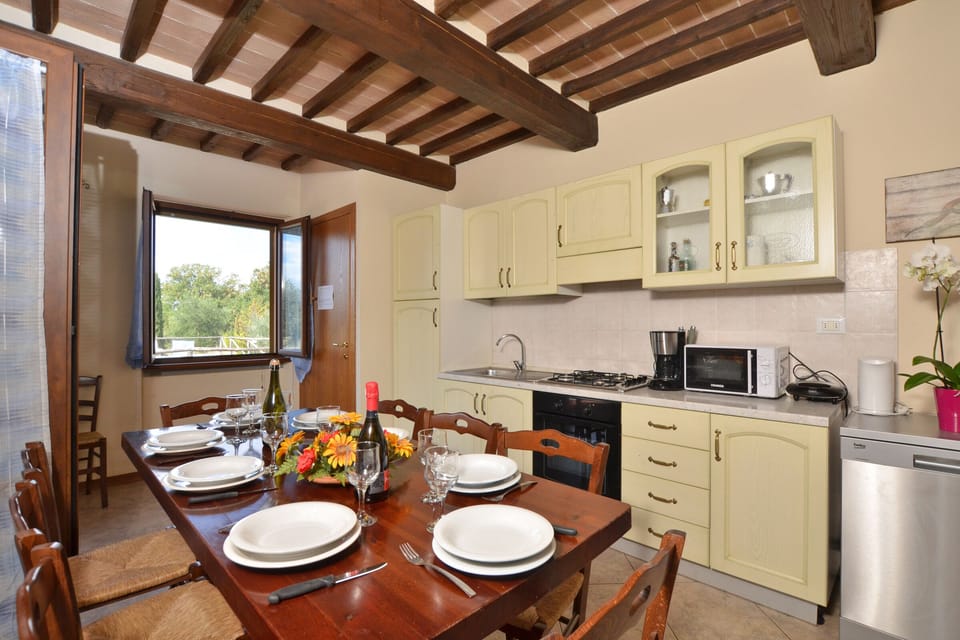 The dining area in the kitchen