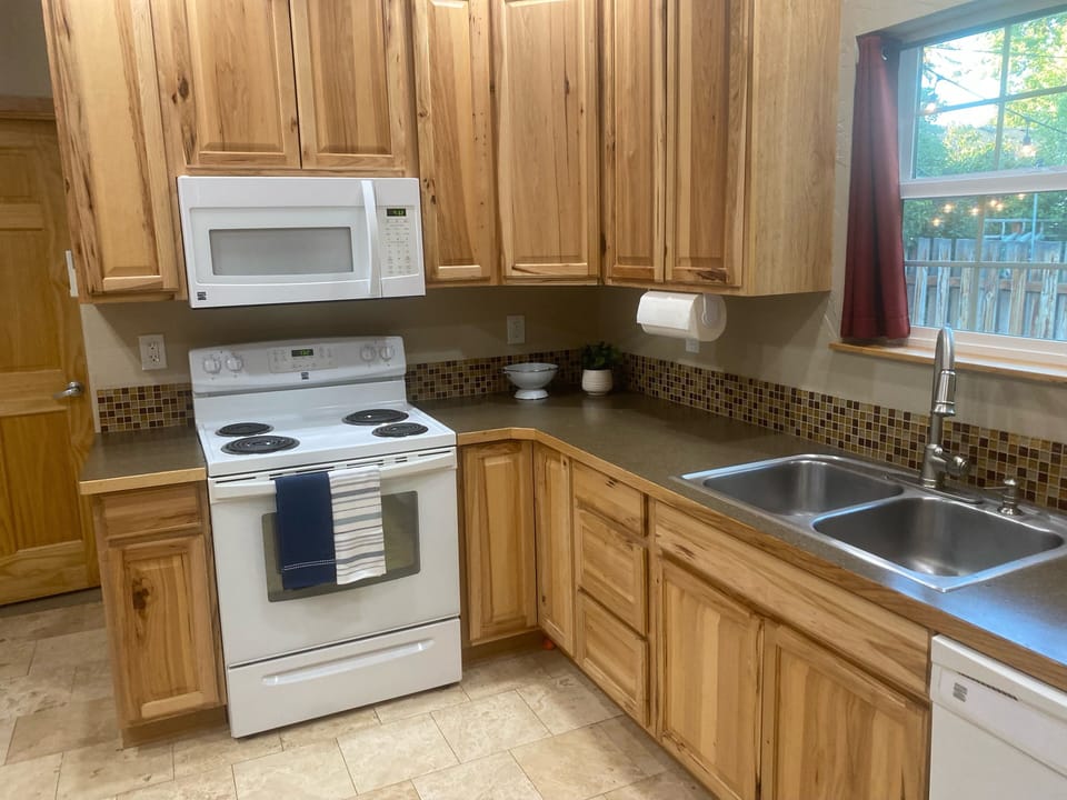 Full kitchen with everything you will need. 