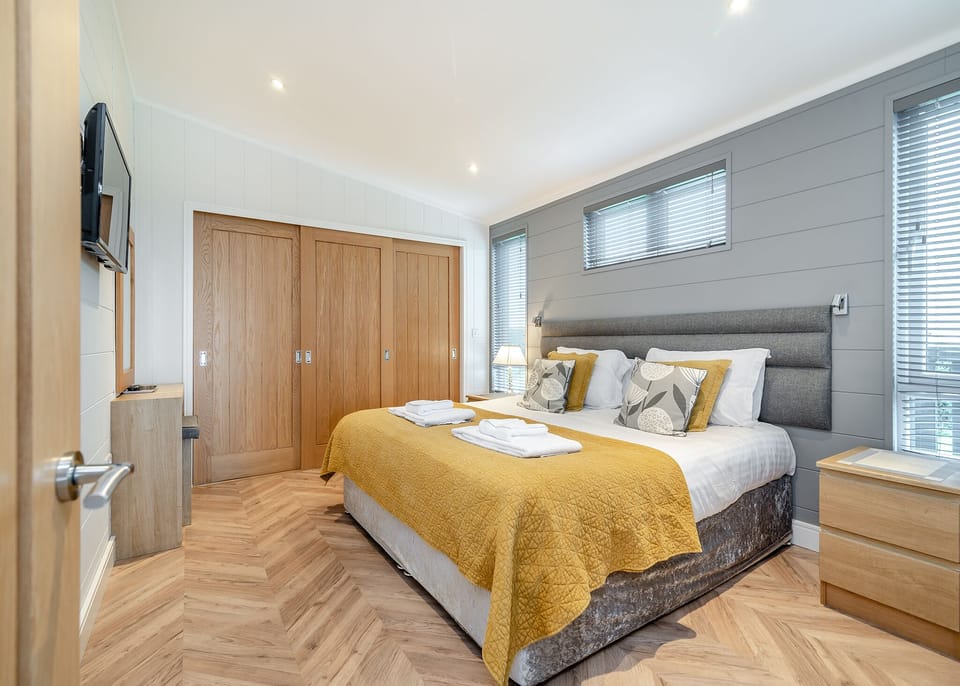 Bedroom, Bed