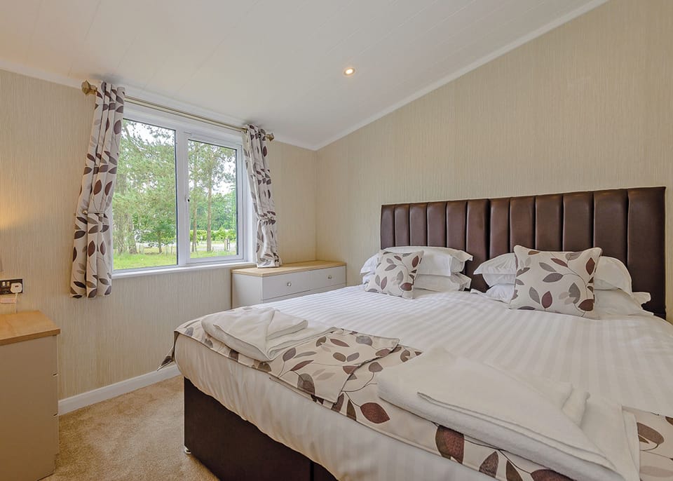 Bedroom, Bed