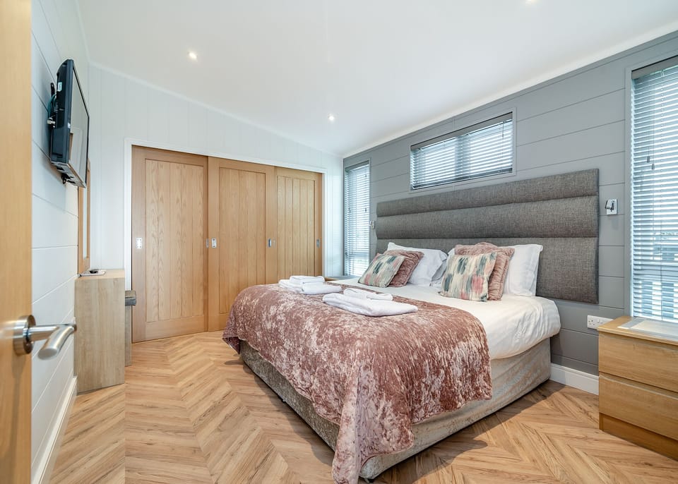 Bedroom, Bed