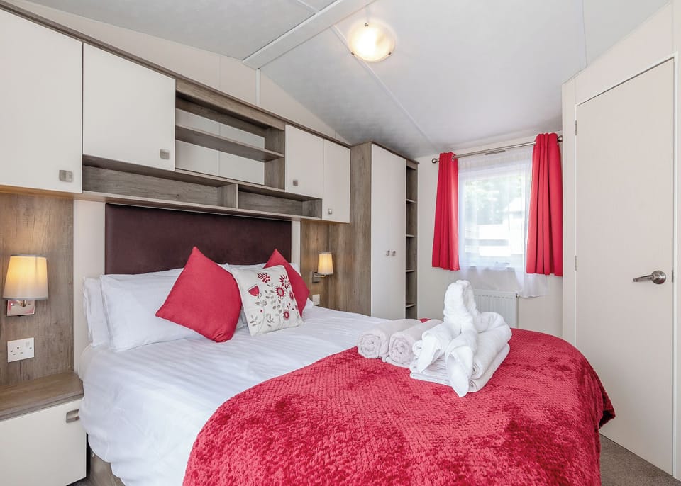 Bedroom, Bed