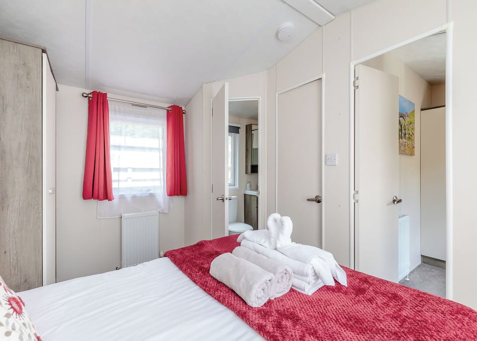 Bedroom, Bed