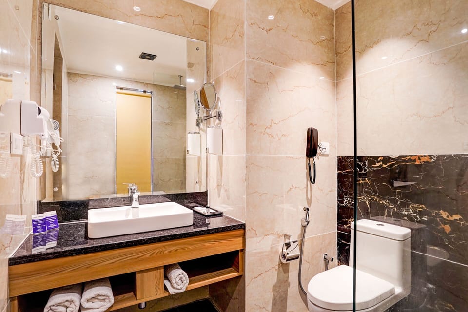 Himalayan View Room | Bathroom | Shower, rainfall showerhead, free toiletries, hair dryer