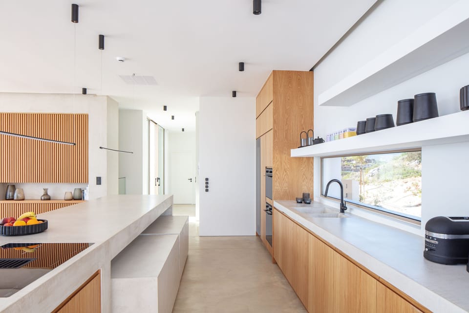 Fully equipped gourmet kitchen