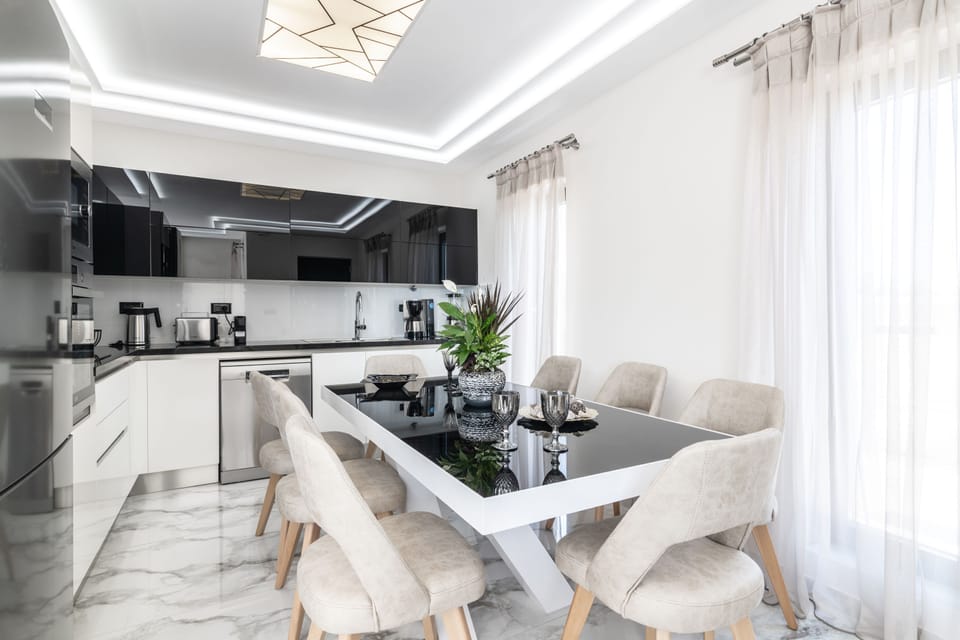 Deluxe Villa | Private kitchen | Full-size fridge, microwave, oven, stovetop