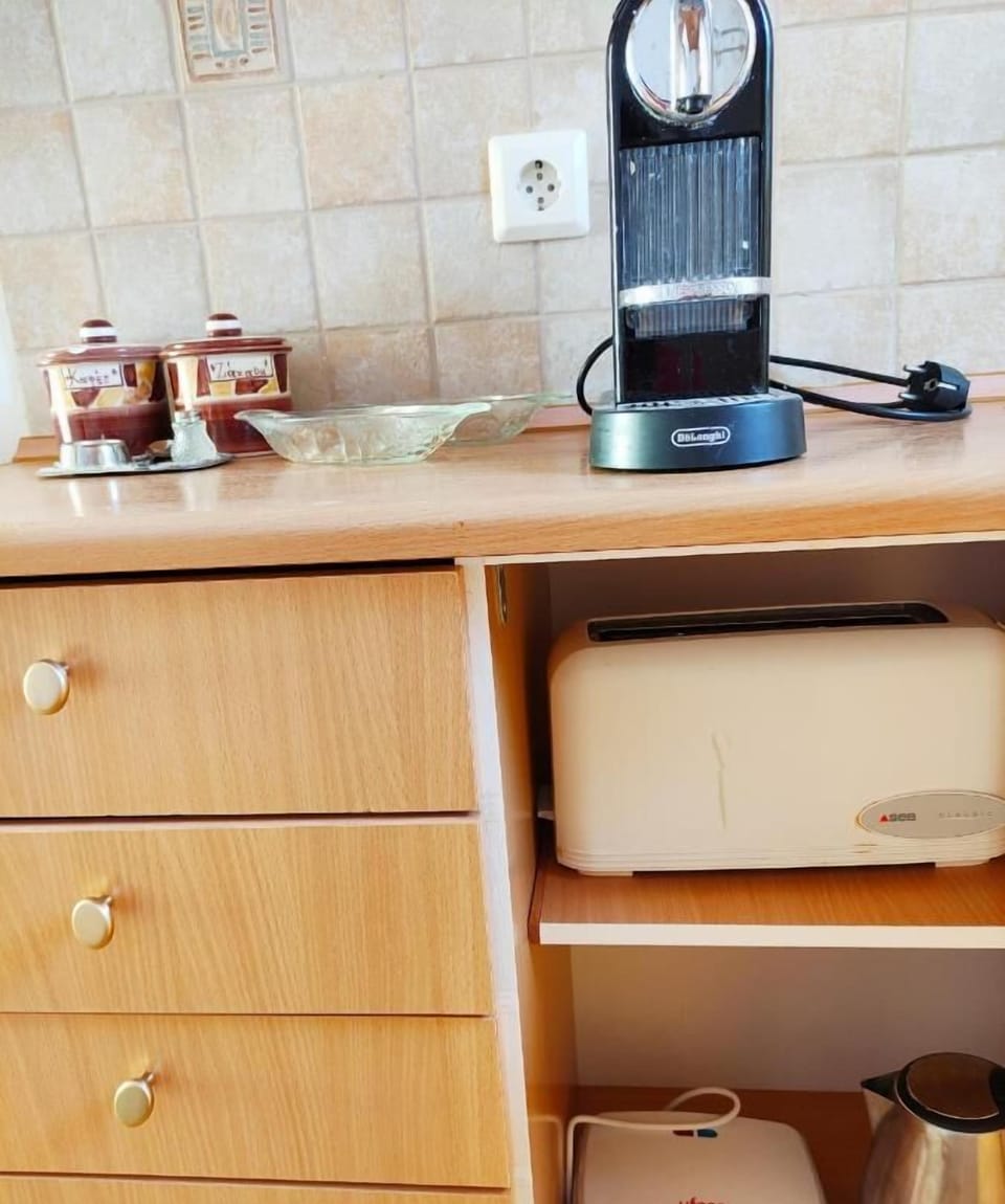Apartment | Private kitchen | Cookware/dishes/utensils