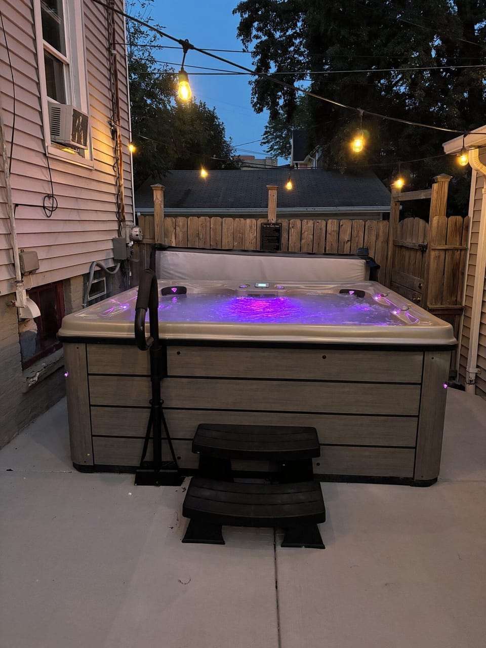 Outdoor spa tub
