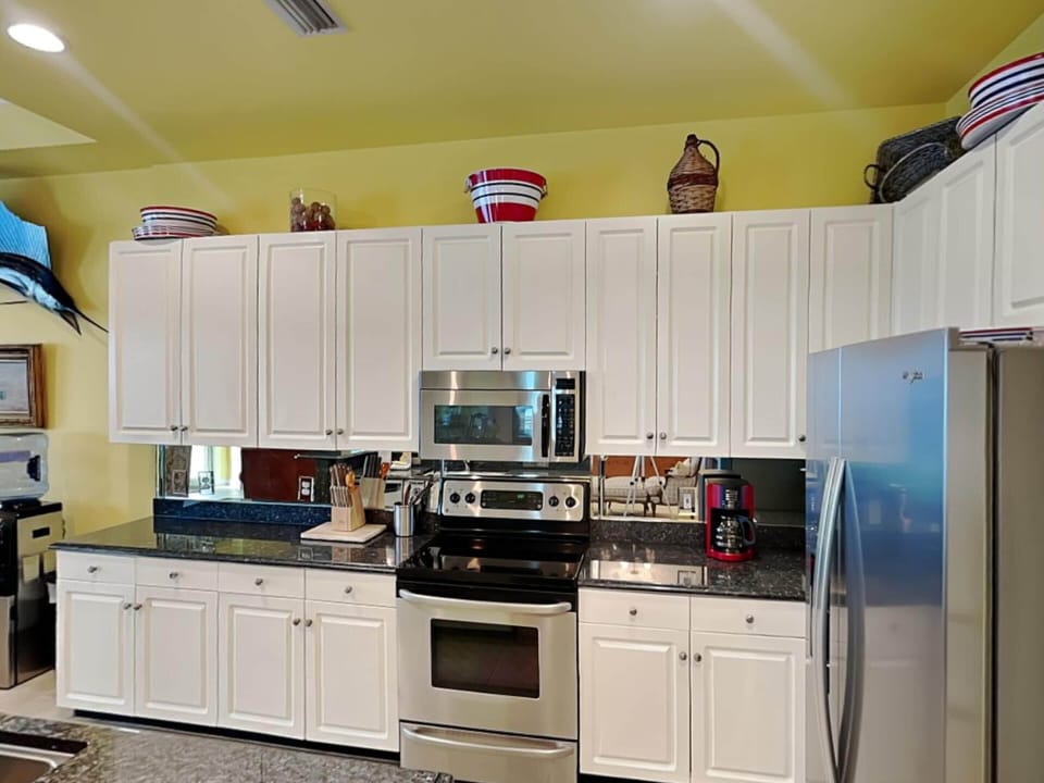 Condo, Multiple Beds, Patio, Pool View (SW0121) | Private kitchen | Fridge, microwave, oven, stovetop