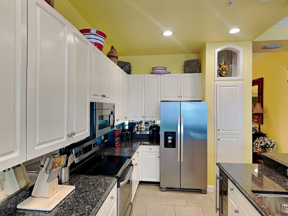 Condo, Multiple Beds, Patio, Pool View (SW0121) | Private kitchen | Fridge, microwave, oven, stovetop
