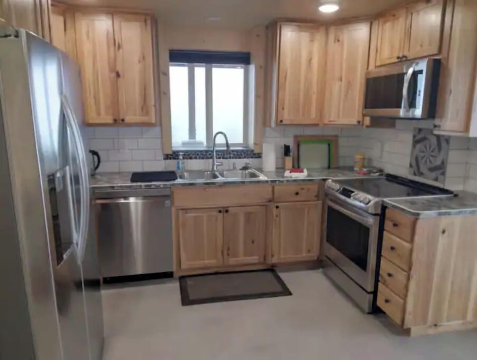 Full kitchen.