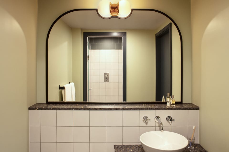 Shower, eco-friendly toiletries, towels
