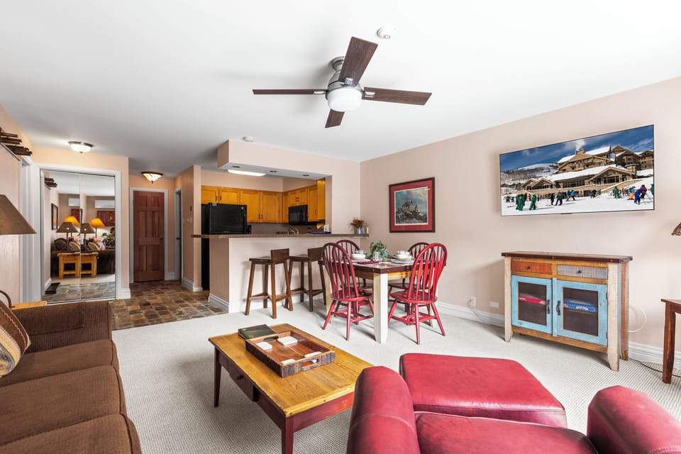 Resort Plaza 5051 offers a spacious open concept living area.