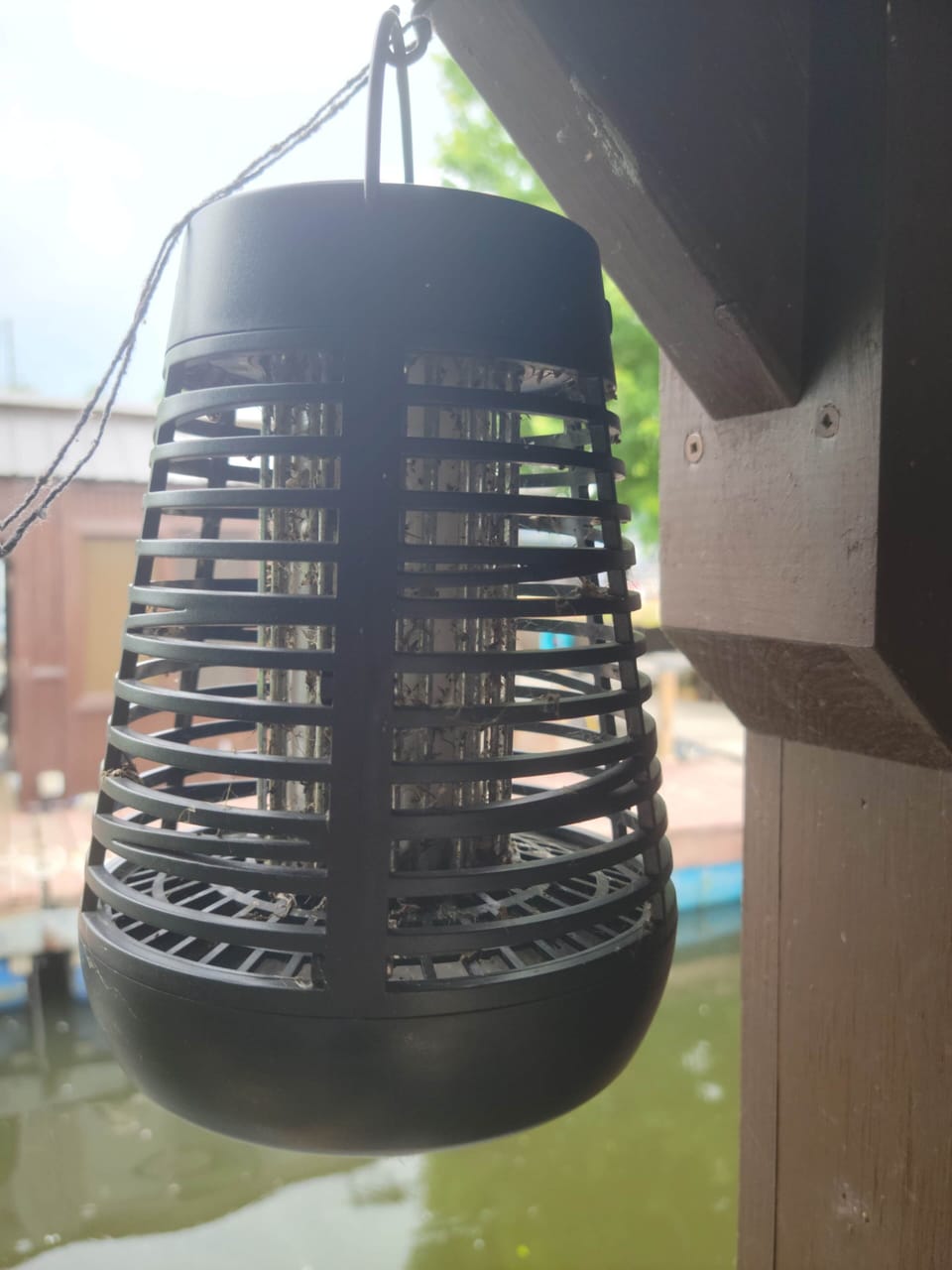 Mosquito repellent device on the terrace