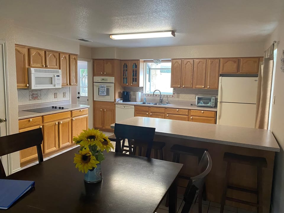 Kitchen with 5 bar stools and bar-height table with 4 stools