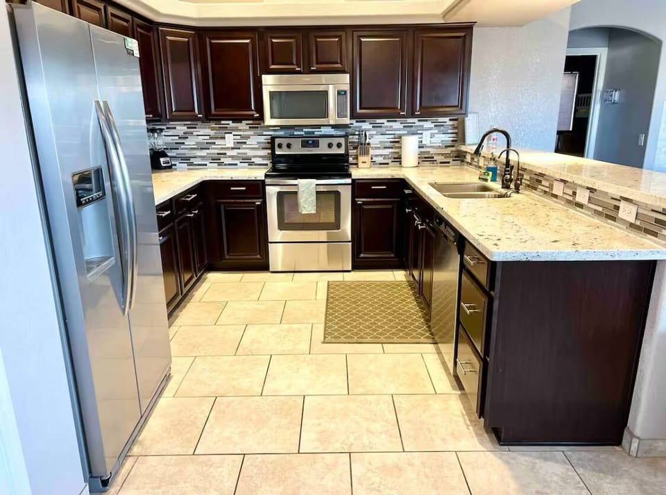 Full kitchen