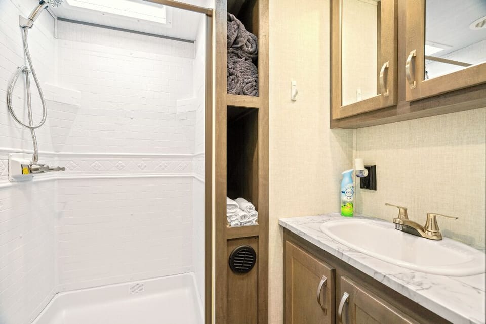The Moto Ranch at Croom Vacation rental MX rv trailer. one bedroom 1 full bath sleeps 3 full bathroom, toilet, shower and sink