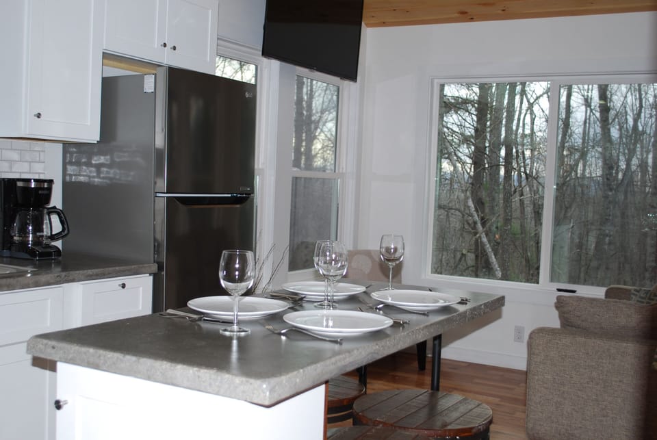 Island with seating for 4 