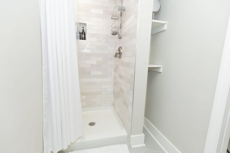 Second Full Bathroom (2)