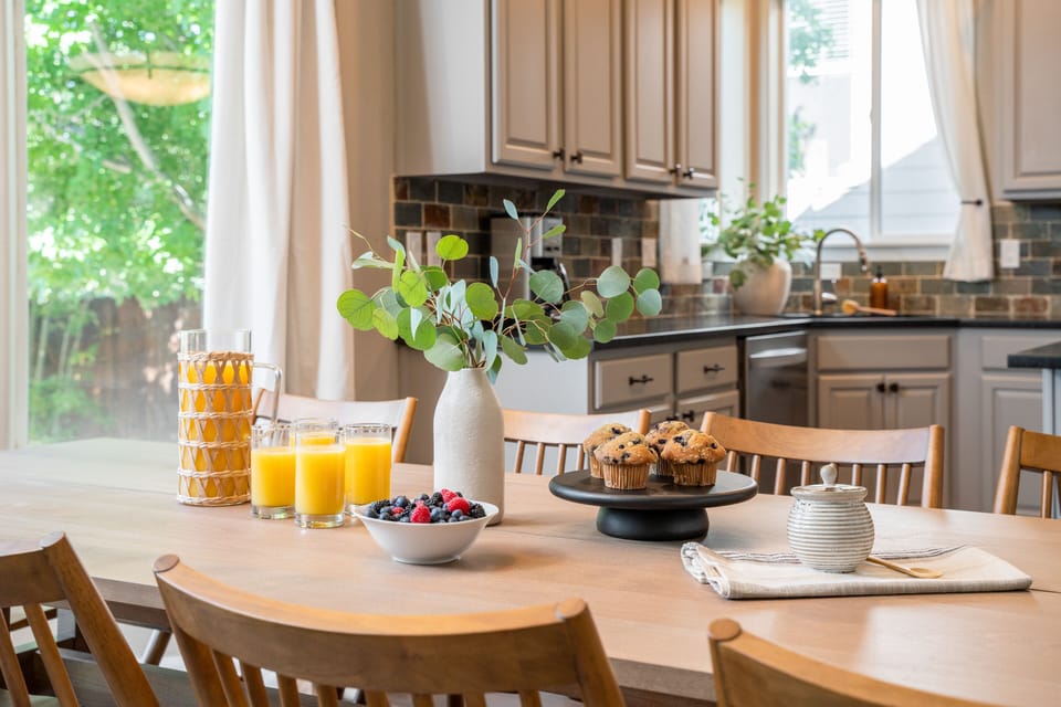 Dine at home or explore Downtown Bend (12-minute drive away) or the Old Mill Shopping District (15-minute drive away) for more options.