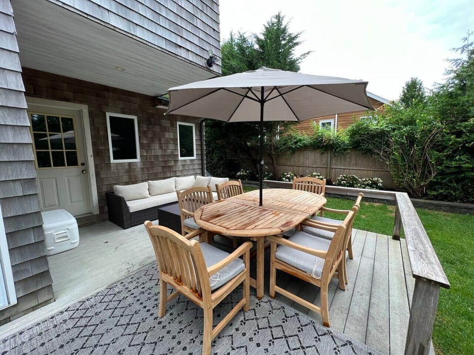 Outdoor dining