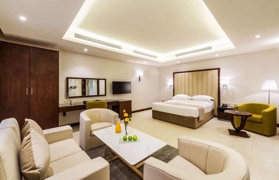 Junior Suite, 1 King Bed, Non Smoking (Dining Table) | Minibar, in-room safe, desk, soundproofing