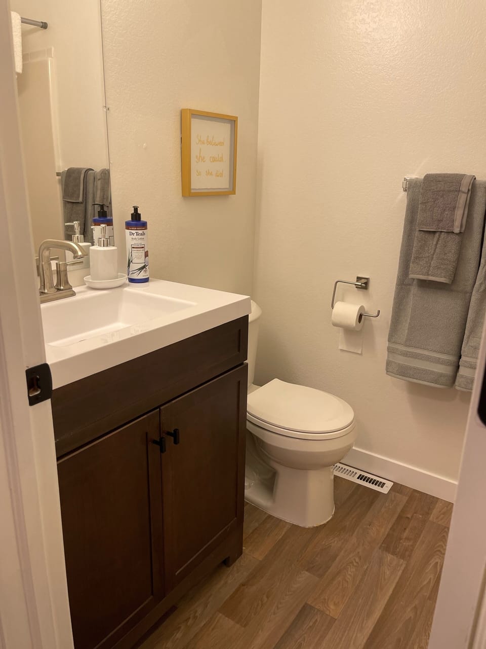 Gold Room: Private full bath located in bedroom 1 (gold room)

