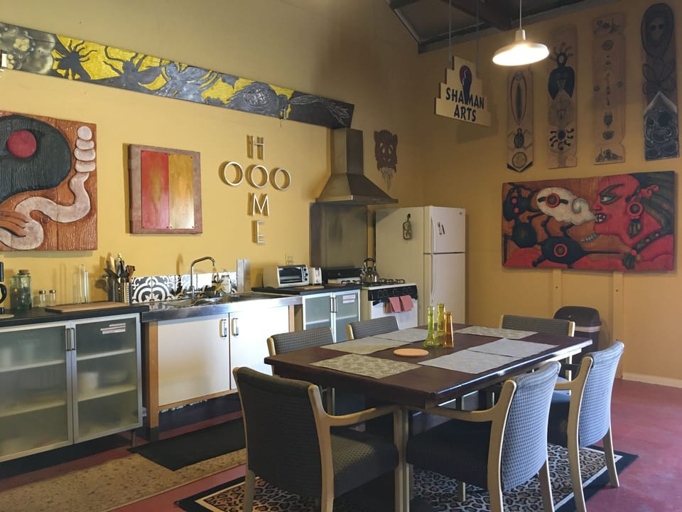 MAGIC MOUNTAIN WAREHOUSE; Fully Equipped Kitchen, Seating for 5 guests