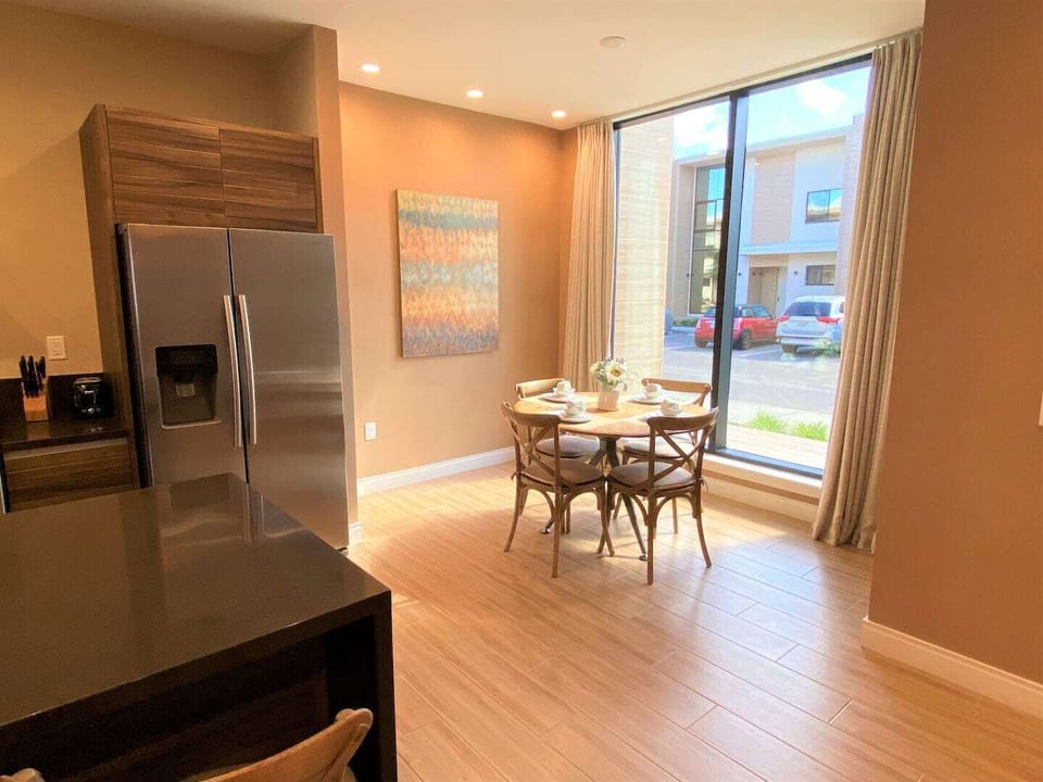 Dining & Entrance