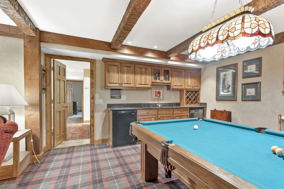 Den, Lower Level