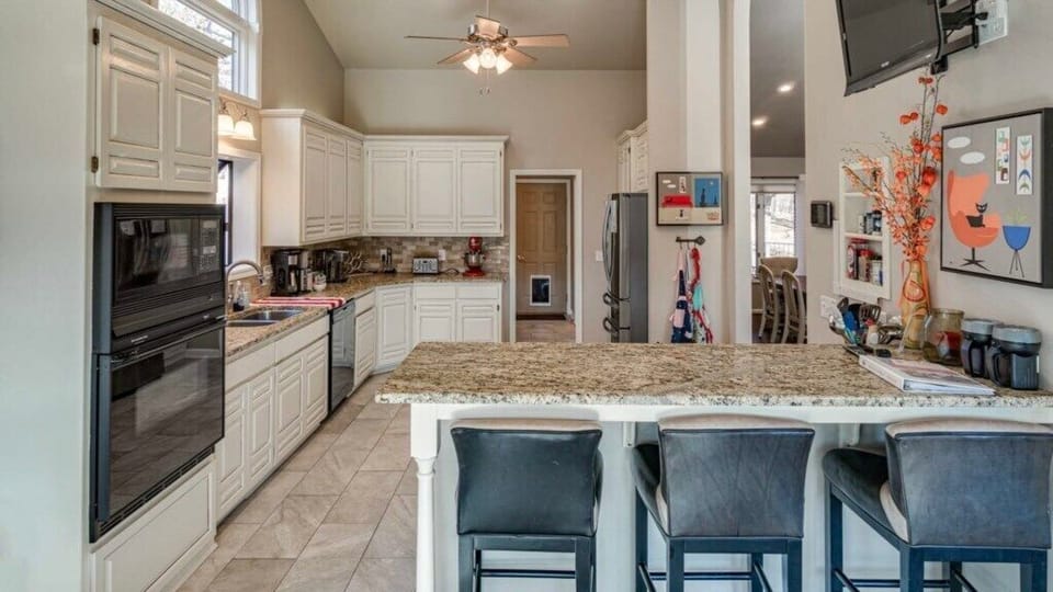 Kitchen with counter seating