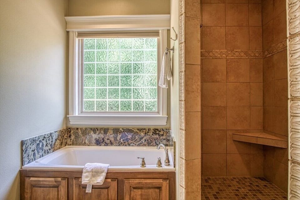 Master Bath Soaking Tub 
