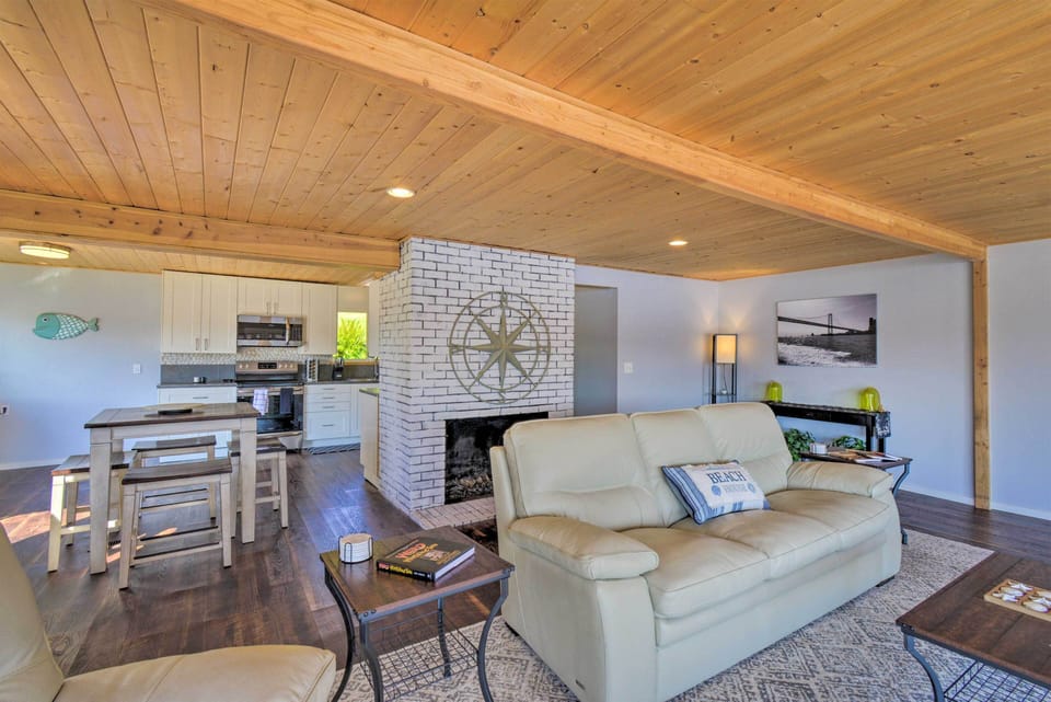 Living Room | Stairs Required | Smart TV