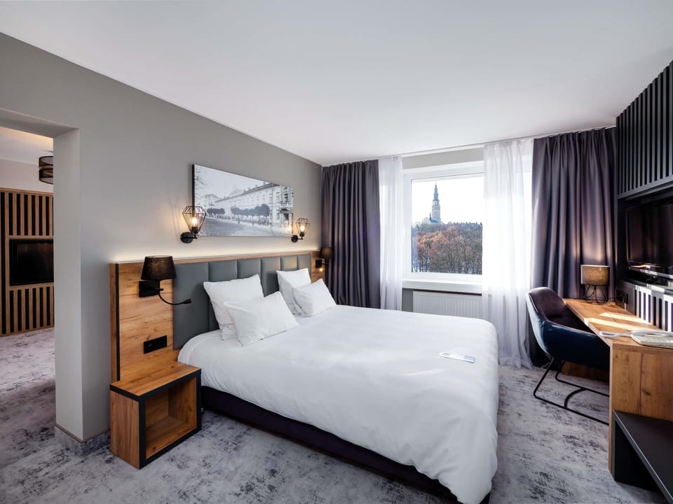 Deluxe Suite, 1 Double Bed with Sofa bed | Minibar, desk, blackout drapes, rollaway beds (surcharge)