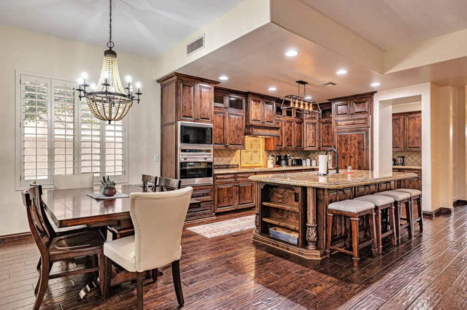 Spacious kitchen with everything you need to prepare your meals
