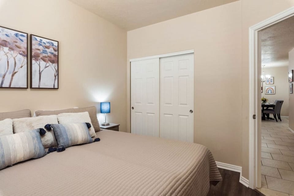 Guest room with convertible bed