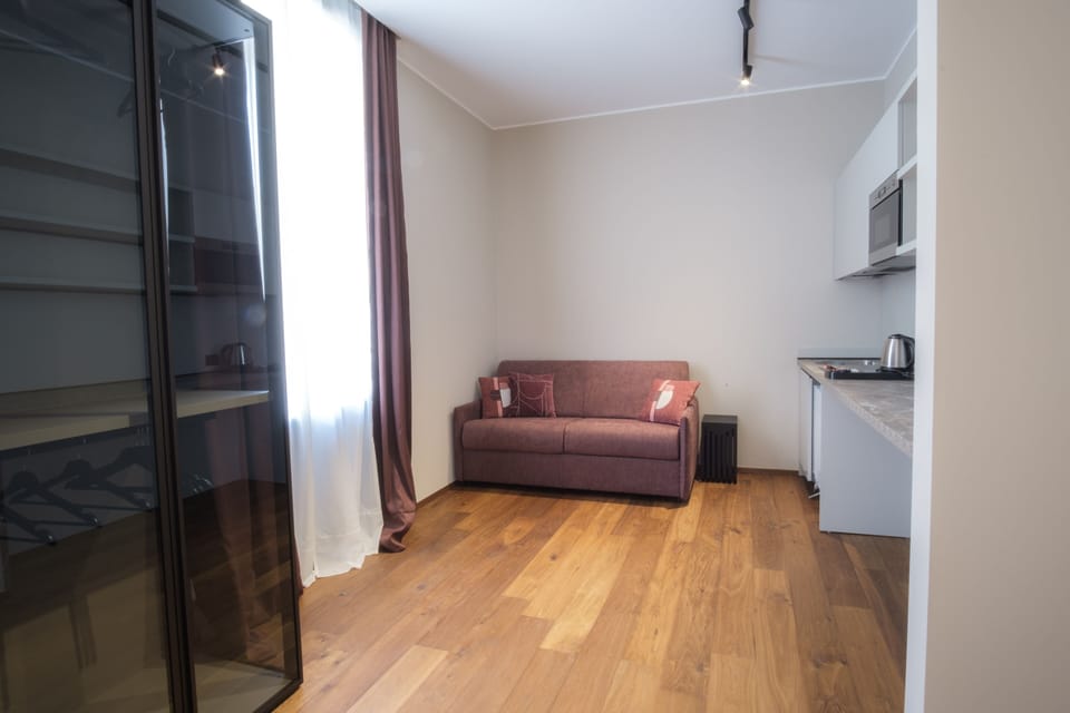 Studio | Minibar, in-room safe, desk, soundproofing