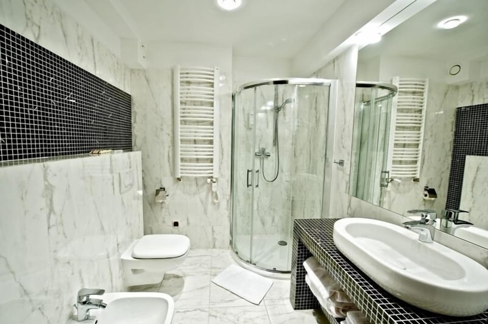 Shower, free toiletries, hair dryer, towels
