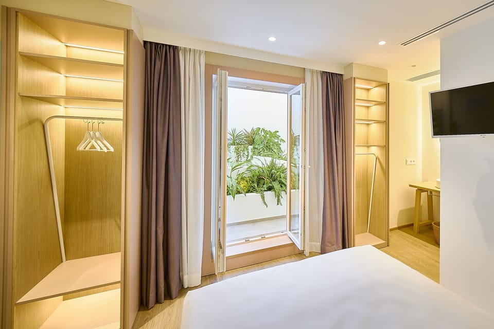 Comfort Room | Blackout drapes, soundproofing, free WiFi, bed sheets