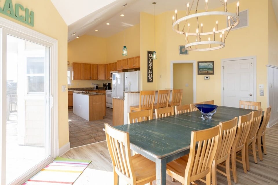Dining area just outside kitchen - Dining area just outside kitchen