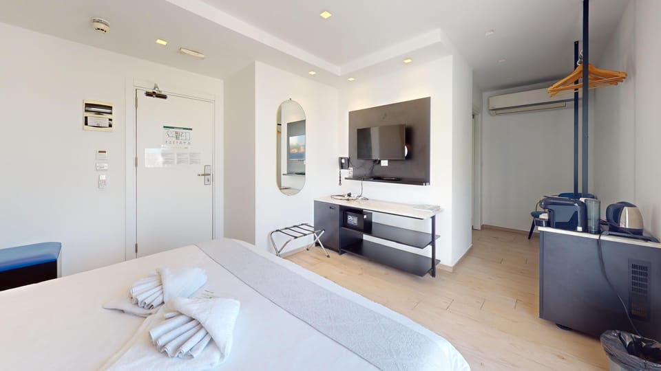 Penthouse 2 | Blackout drapes, soundproofing, iron/ironing board, free WiFi