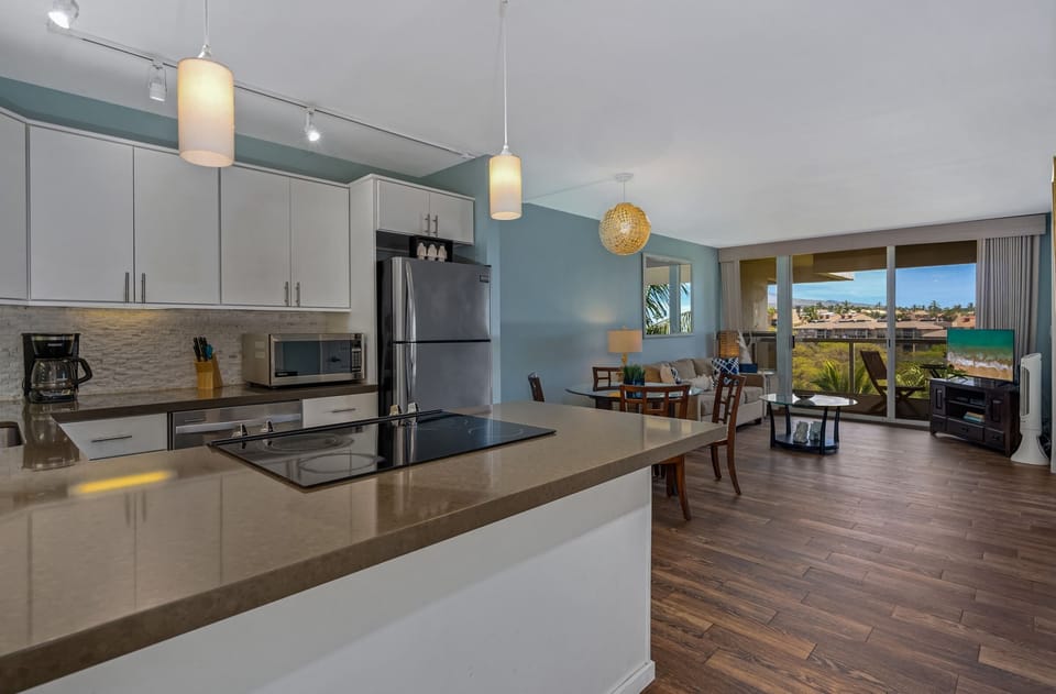 Plenty of counter space to enjoy making Maui meals