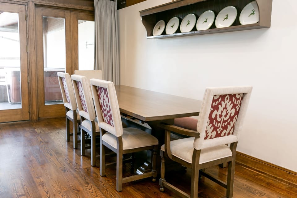 Suite, 2 Bedrooms | Private kitchen | Coffee/tea maker