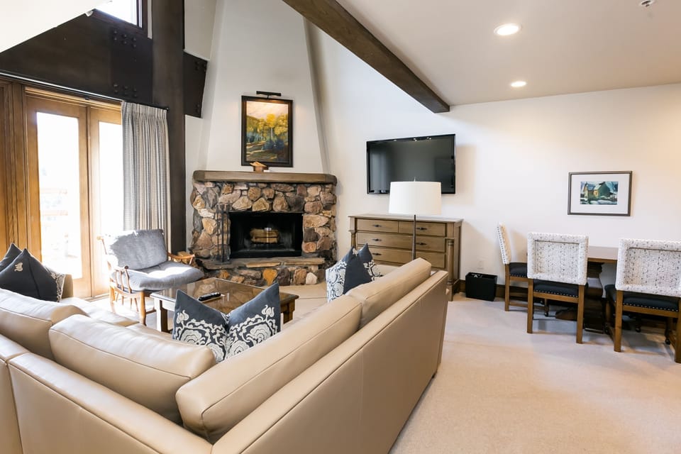 Studio | Living room | Fireplace