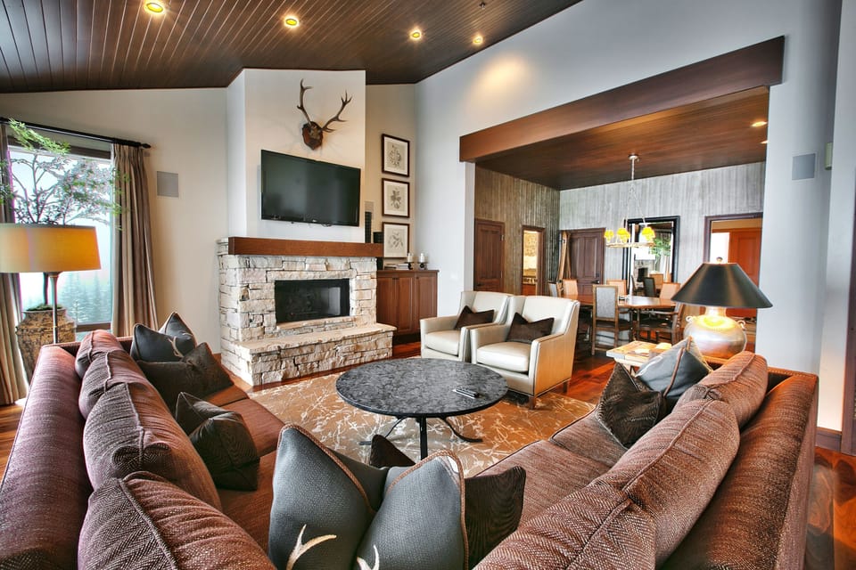 Suite, 2 Bedrooms | Living room