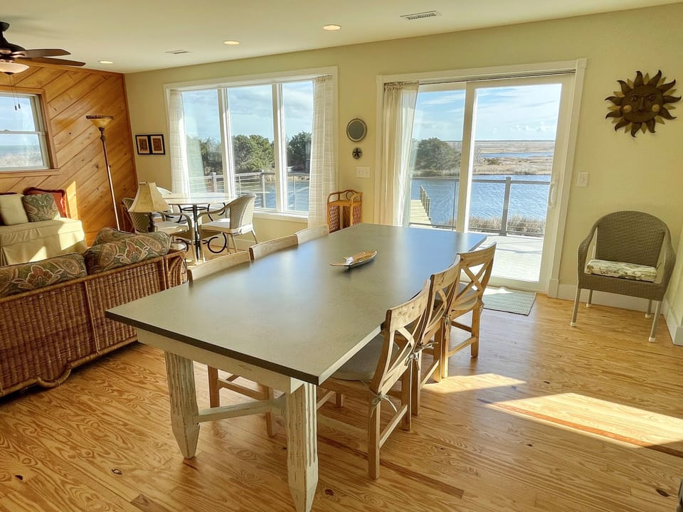 Dining Area, Upper Level